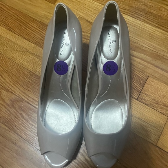 Bandolino Rainaa Heels - 8.5 - Picture 3 of 4